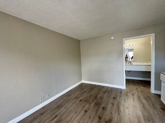 Foto del edificio - Newly renovated Studio apartment - Water, ...