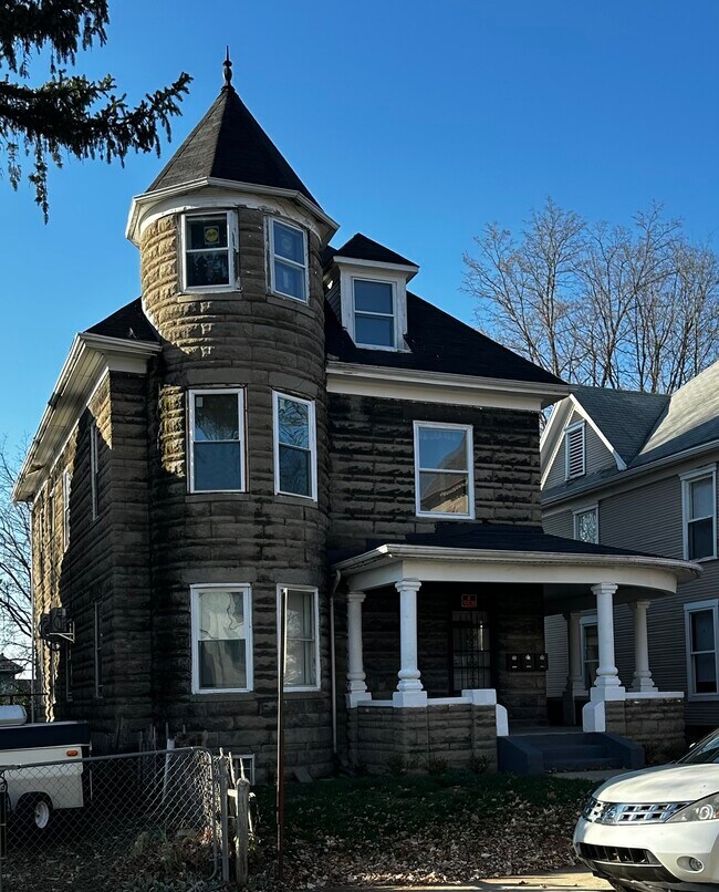 27 Livingston Ave, Dayton, OH 45403 Apartments in Dayton, OH