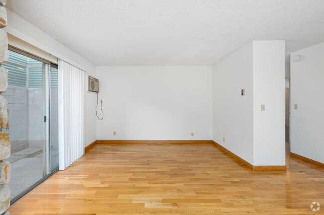 2BR, 2BA - 1,100SF - Living Room - Rose Kelton Apartments