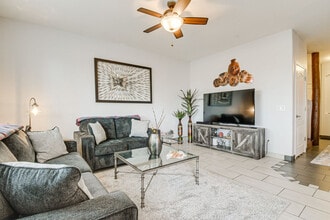 Building Photo - 13847 N Hamilton Dr