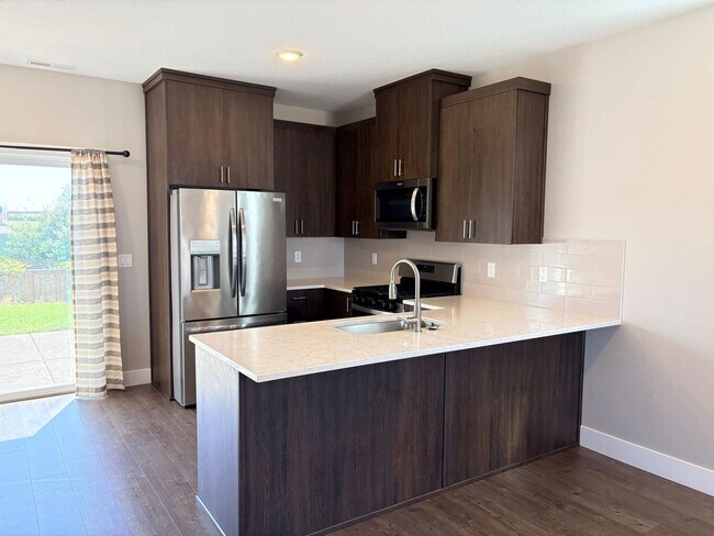 Foto del edificio - 3 Bedroom, 2.5 Bathroom Home Available in NE Salem!