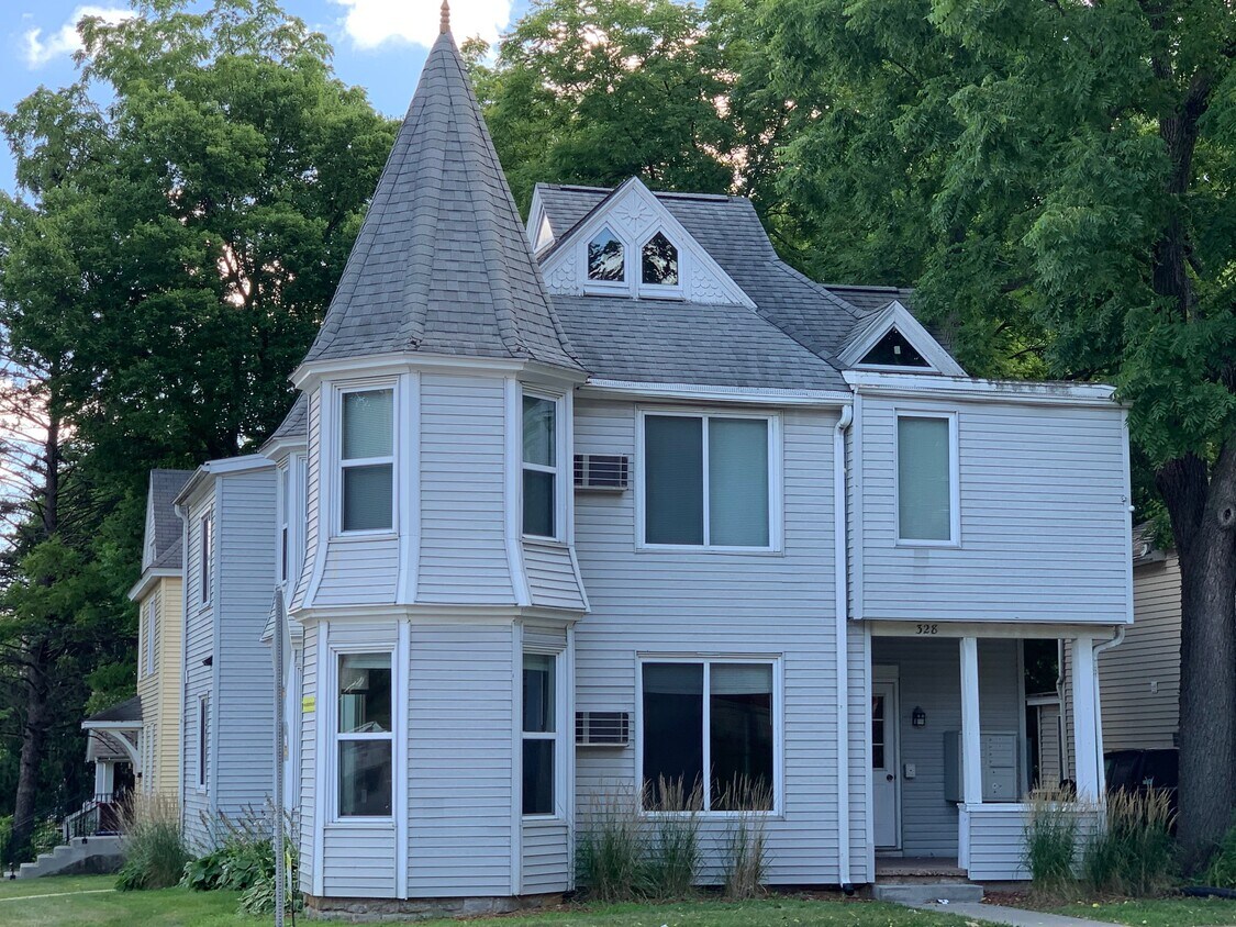 Foto principal - 328 N Dubuque St