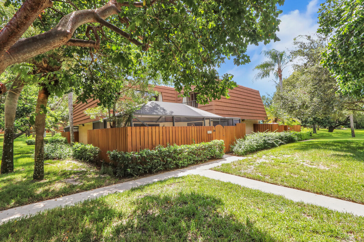 Foto principal - 2425 24th Ct