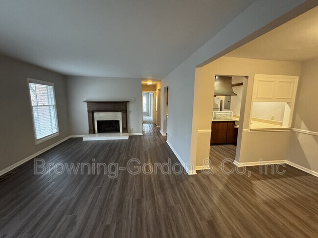 Photo - 5025 Hillsboro Dr Apartment