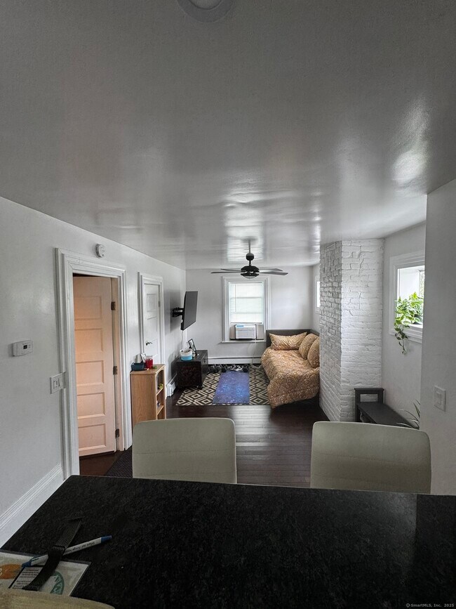 Foto del edificio - 147 Fairfield Ave