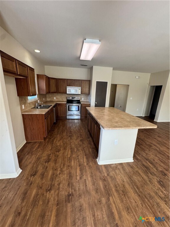 Foto del edificio - 106 Pin Oak Ct