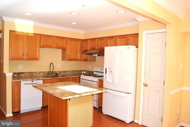 Building Photo - 13502 Hayworth Dr