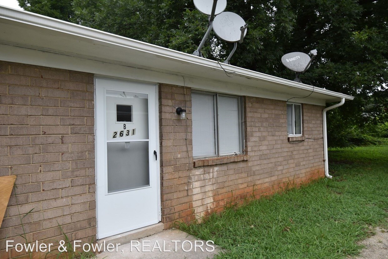 Primary Photo - 2 br, 1 bath Apartment - 2631 Uwharrie Road