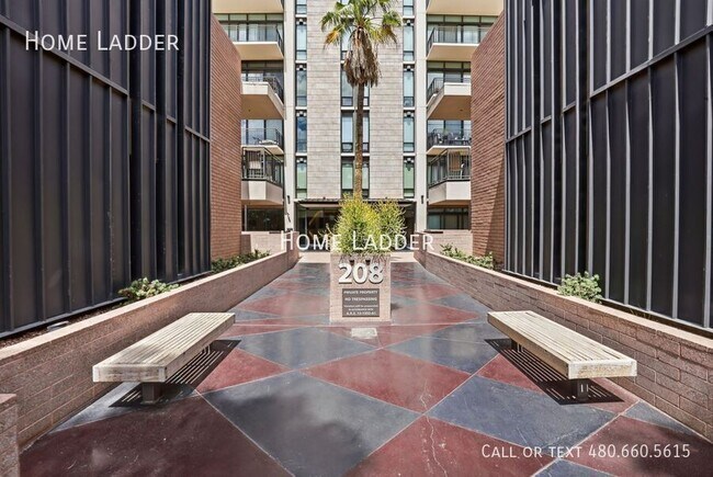 Foto del edificio - 208 W Portland St