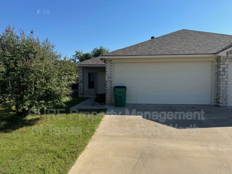 Primary Photo - 3005 Enchanted Rd