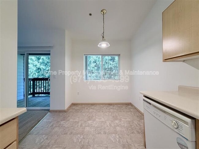 Building Photo - 10020 SW 125th Ave
