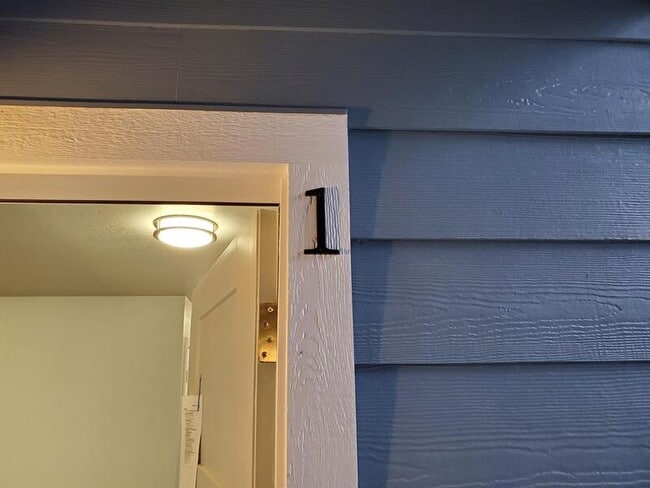 Building Photo - 220 Cheryl Ln