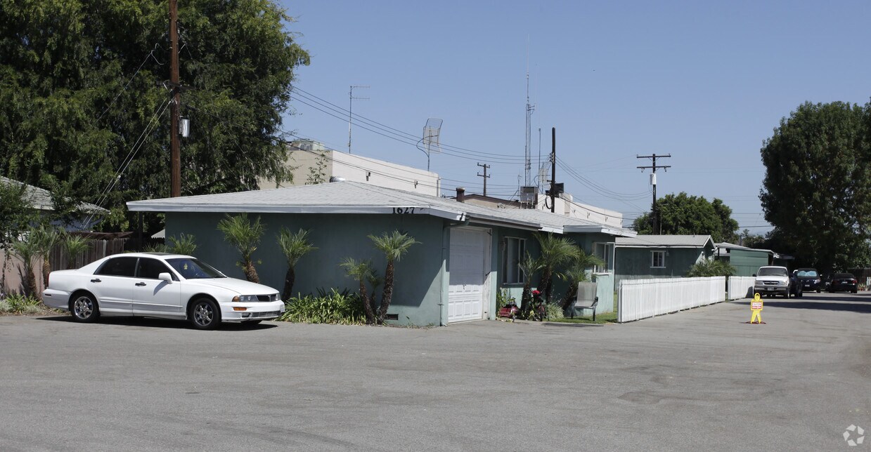 Primary Photo - 1627 E Lincoln Ave