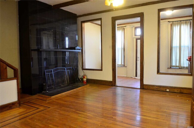 Building Photo - 159-12-159-46 46th Ave