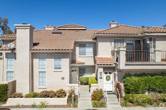 Building Photo - Montevista
