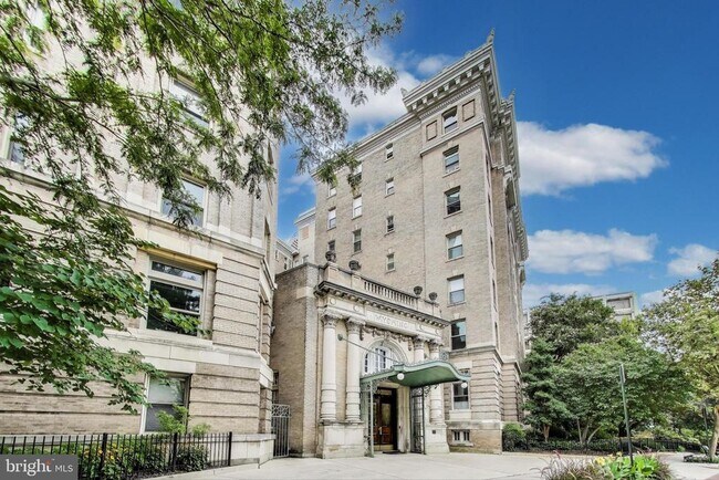 Foto del edificio - 2022 Columbia Rd NW
