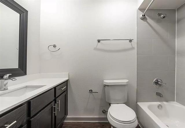 Building Photo - 1925 Moser Ave