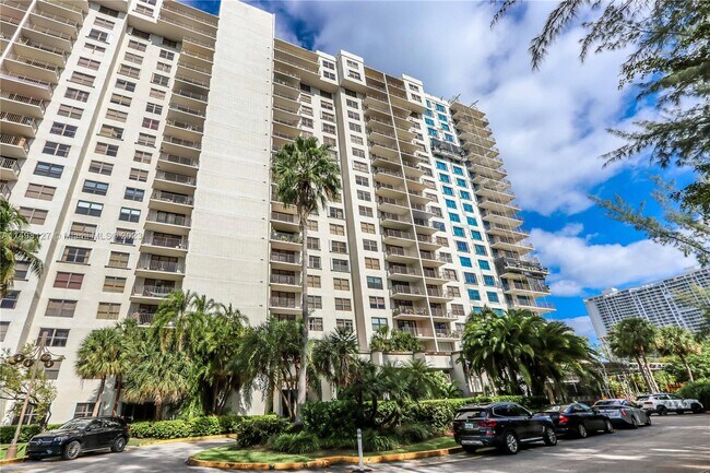 Foto del edificio - 18151 NE 31st Ct