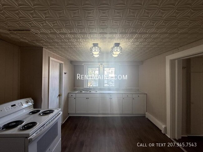 Building Photo - 468 Union St