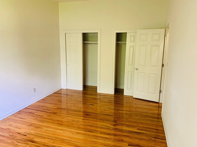 Building Photo - 12 Soundview Ln