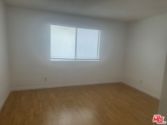 Foto del edificio - 955 Normandie Ave