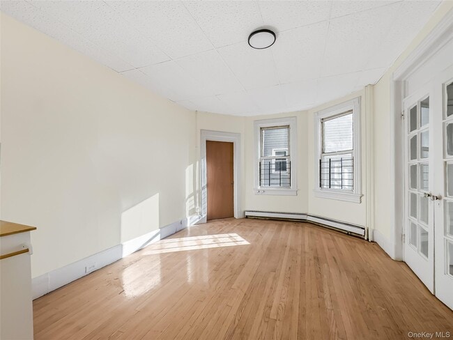 Building Photo - 119 S 11th Ave