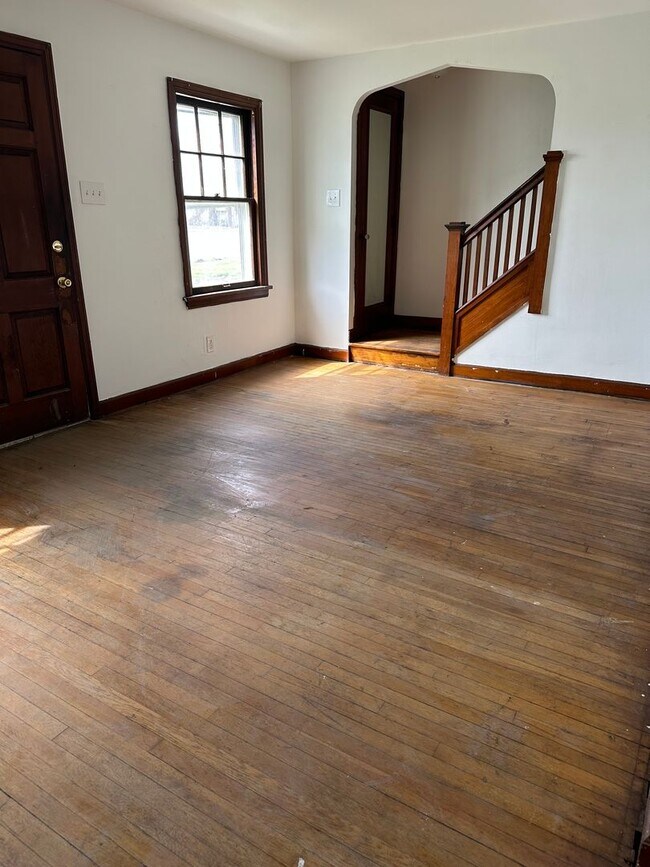 Foto del edificio - 3 Bedroom Home with Attached Garage