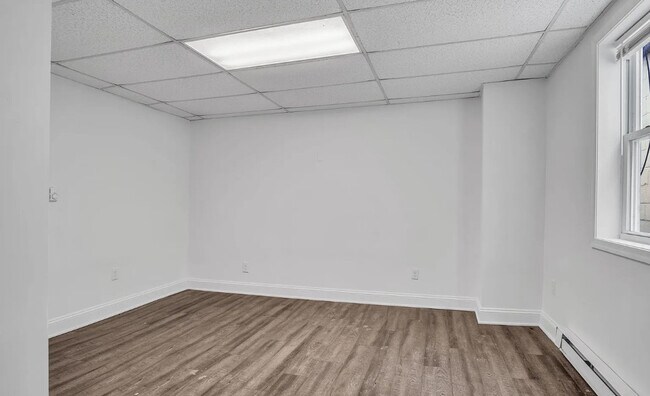 Building Photo - 7 S Market St