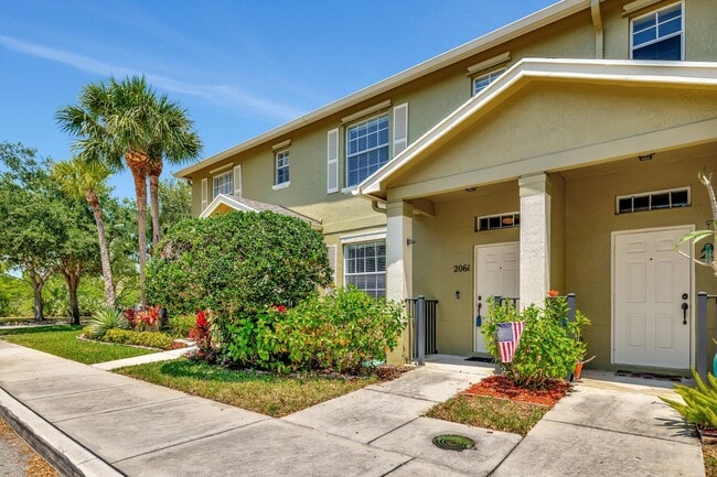 Building Photo - 2061 SE Glen Ridge Dr