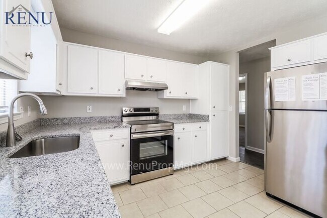Building Photo - Now Available! 3 bed 2 bath!