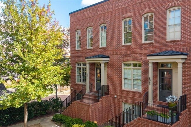 Foto del edificio - 821 Virginia Park Cir NE