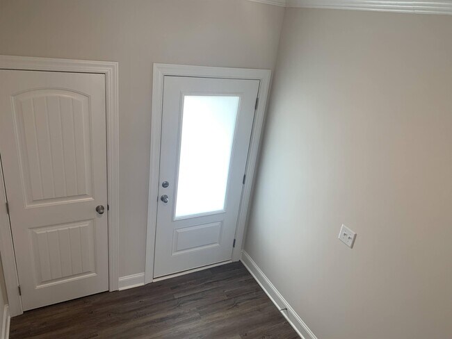 Foto del edificio - 6927 Eddy Point Ln