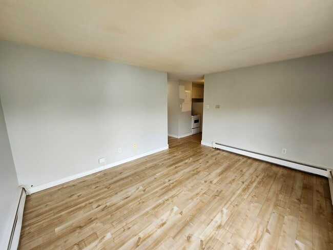Building Photo - 84 Dufferin Ave