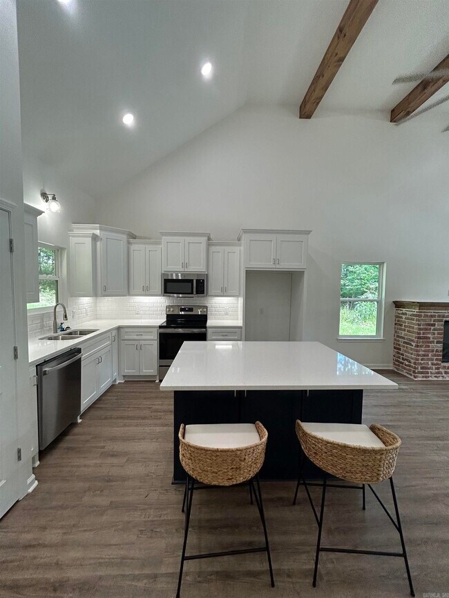 Building Photo - 226 Scenic Dr