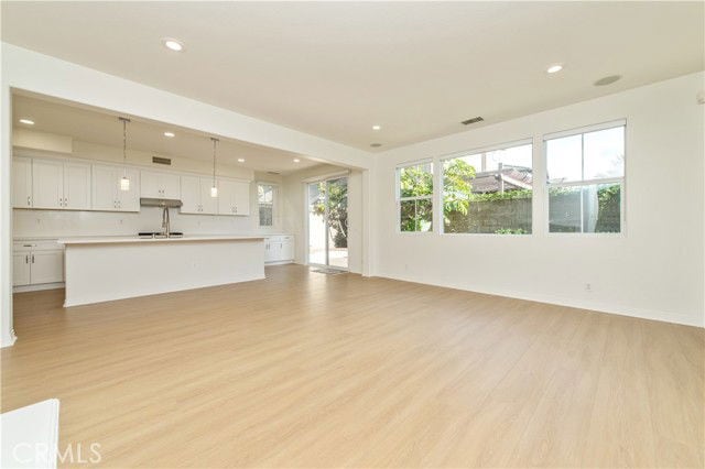 Building Photo - 1320 Sun Dial Dr