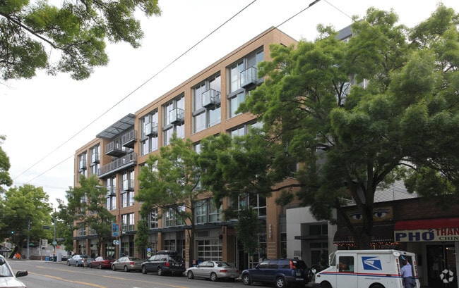 Building Photo - Brix