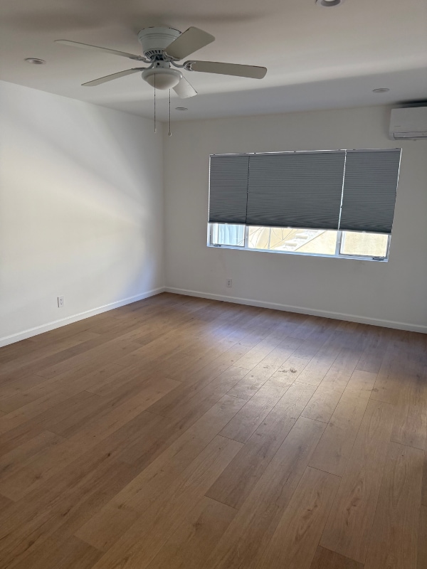 Building Photo - 2140 Beachwood Dr