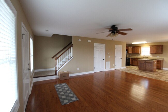 Building Photo - 800 Carson Cir