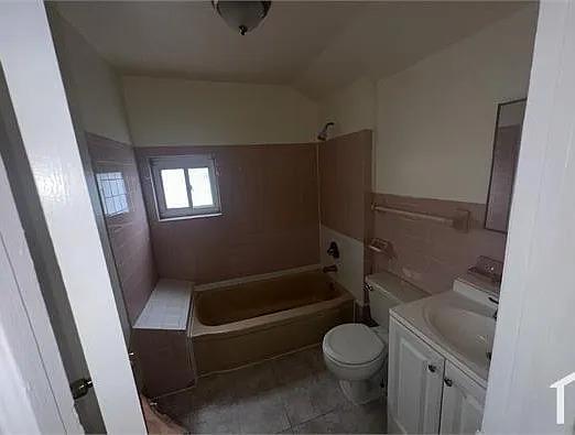 Building Photo - 149 Washburn Ave