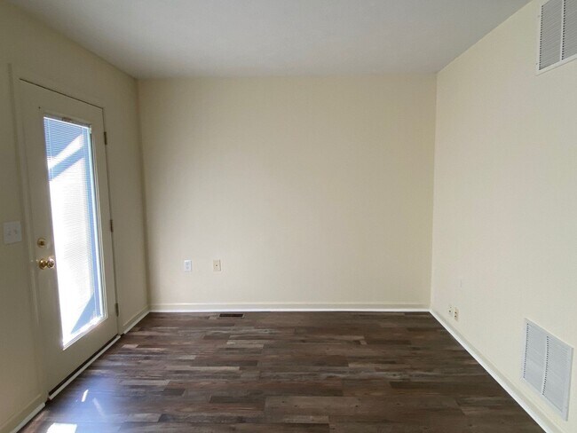 Foto del edificio - Spacious End Unit Townhouse with 2 Maste Suites 1920 Square Feet