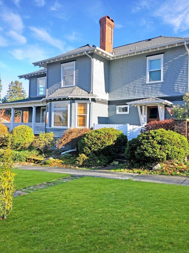 Foto del edificio - Historic North Slope Charm with Sweeping Sound Views — 4BR/1.5BA