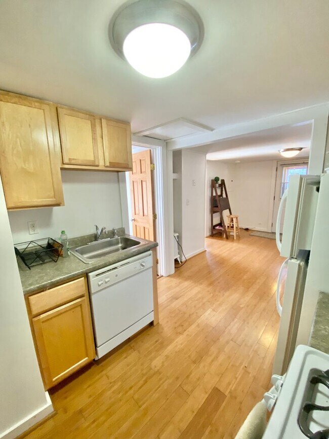 Foto del edificio - 122 Maple Street Unit 3