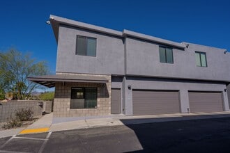Building Photo - 701 E Adams St