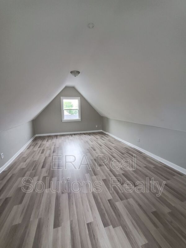 Building Photo - 1536 E Weber Rd