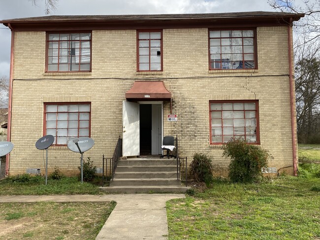 Building Photo - 307 E College St