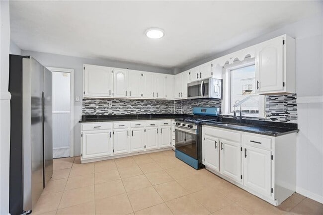 Building Photo - 378 Juniper St