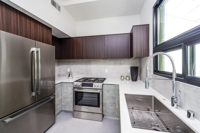 Foto del edificio - 370 N San Vicente Blvd