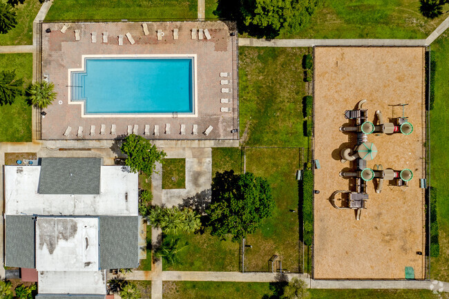 Piscina y área de juegos para niños - Windward Vista