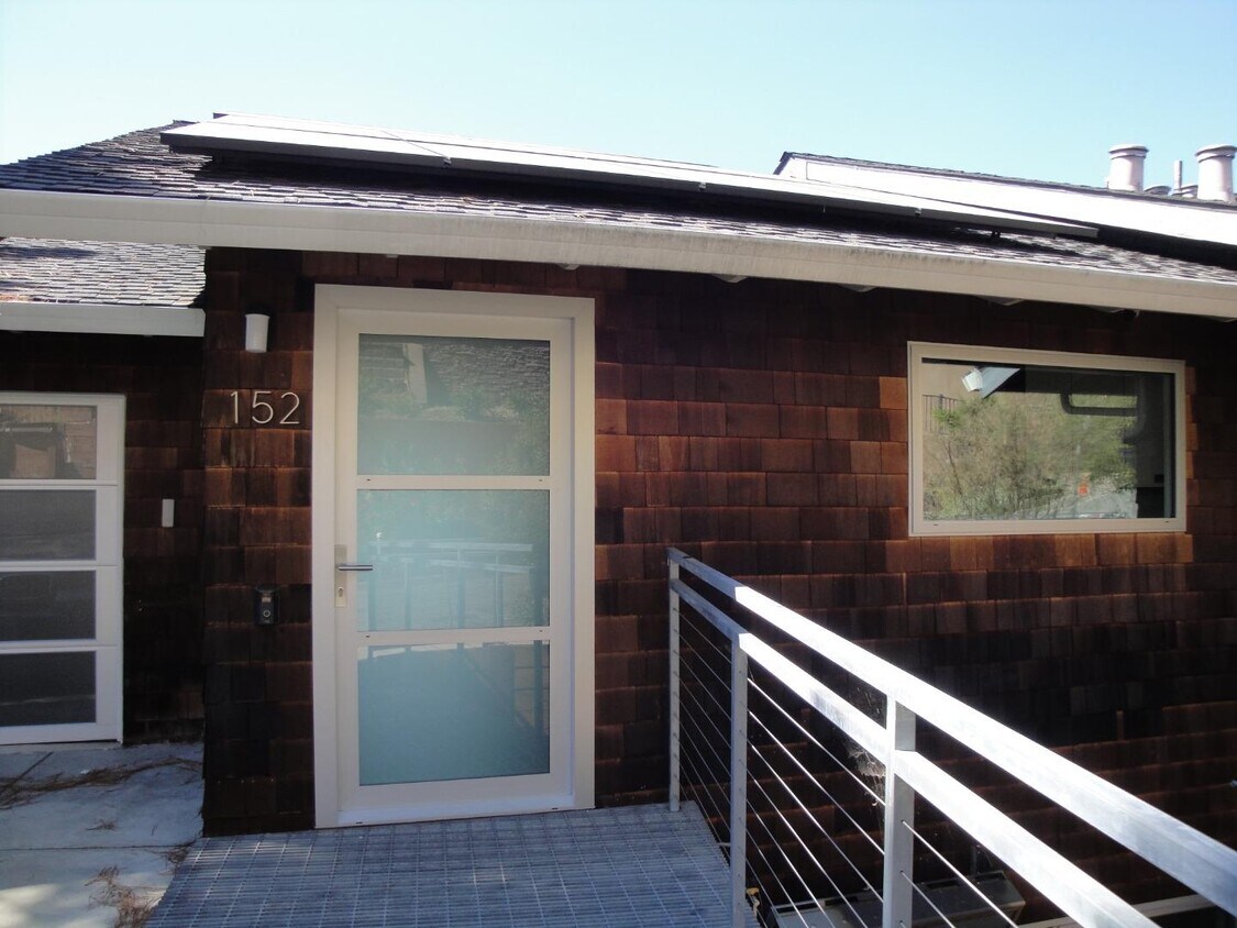 Primary Photo - 152 Coronado Ave