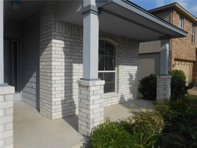 Foto del edificio - 2721 Breezy Point Cove